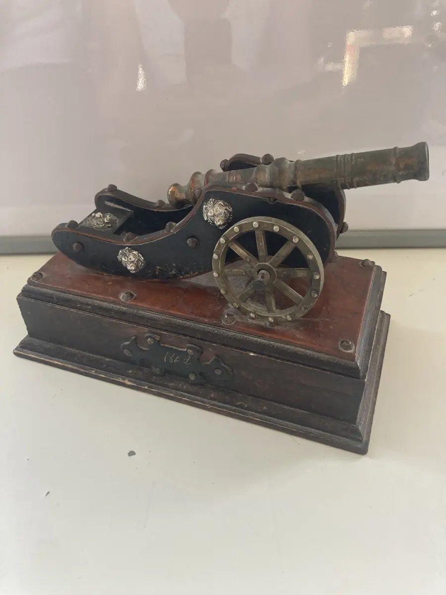 cannone /mobiletto vintage (SCONTATO)