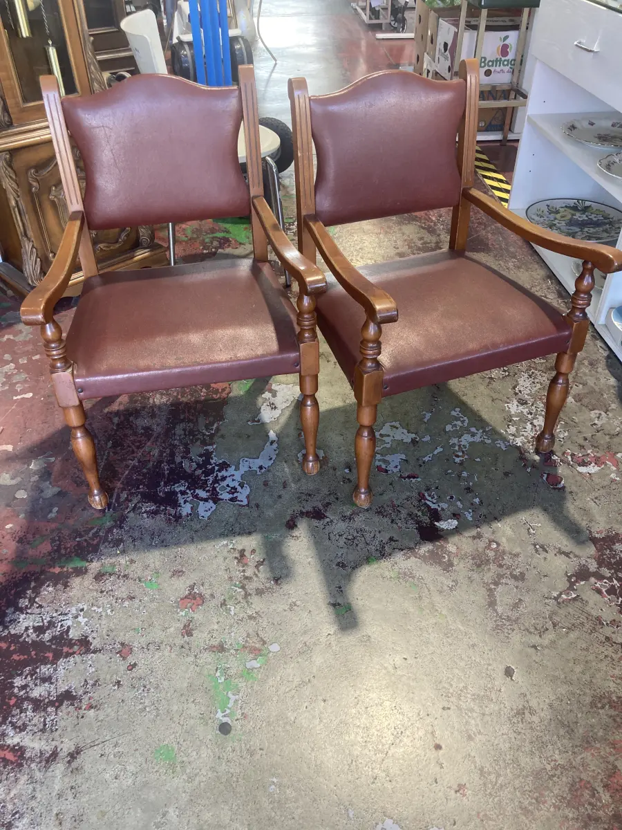 1 poltroncina c/braccioli disponibili 2 pezzi