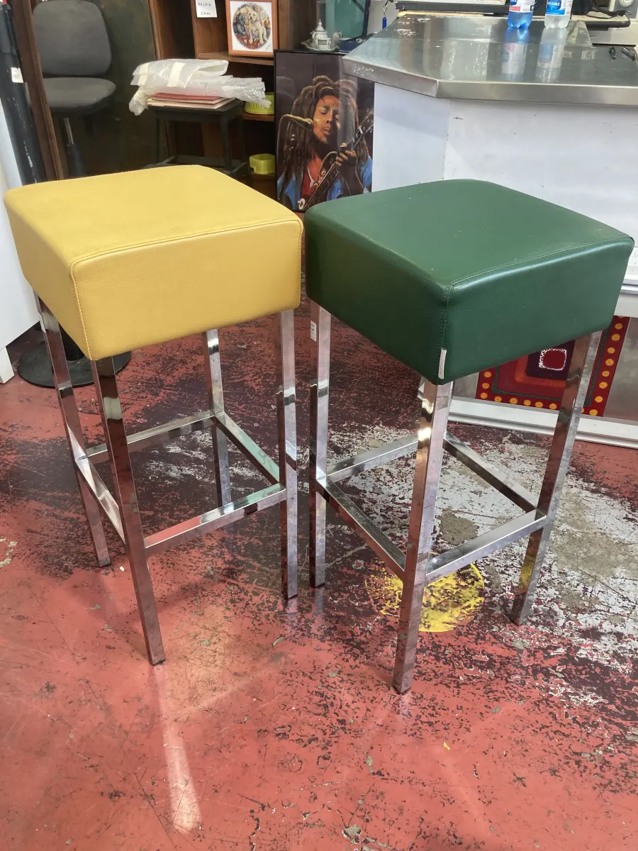 1 sgabello quadrato strut in ferro