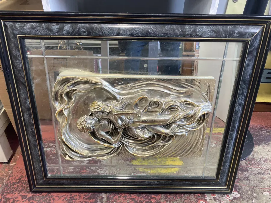 quadro con basso rilievo