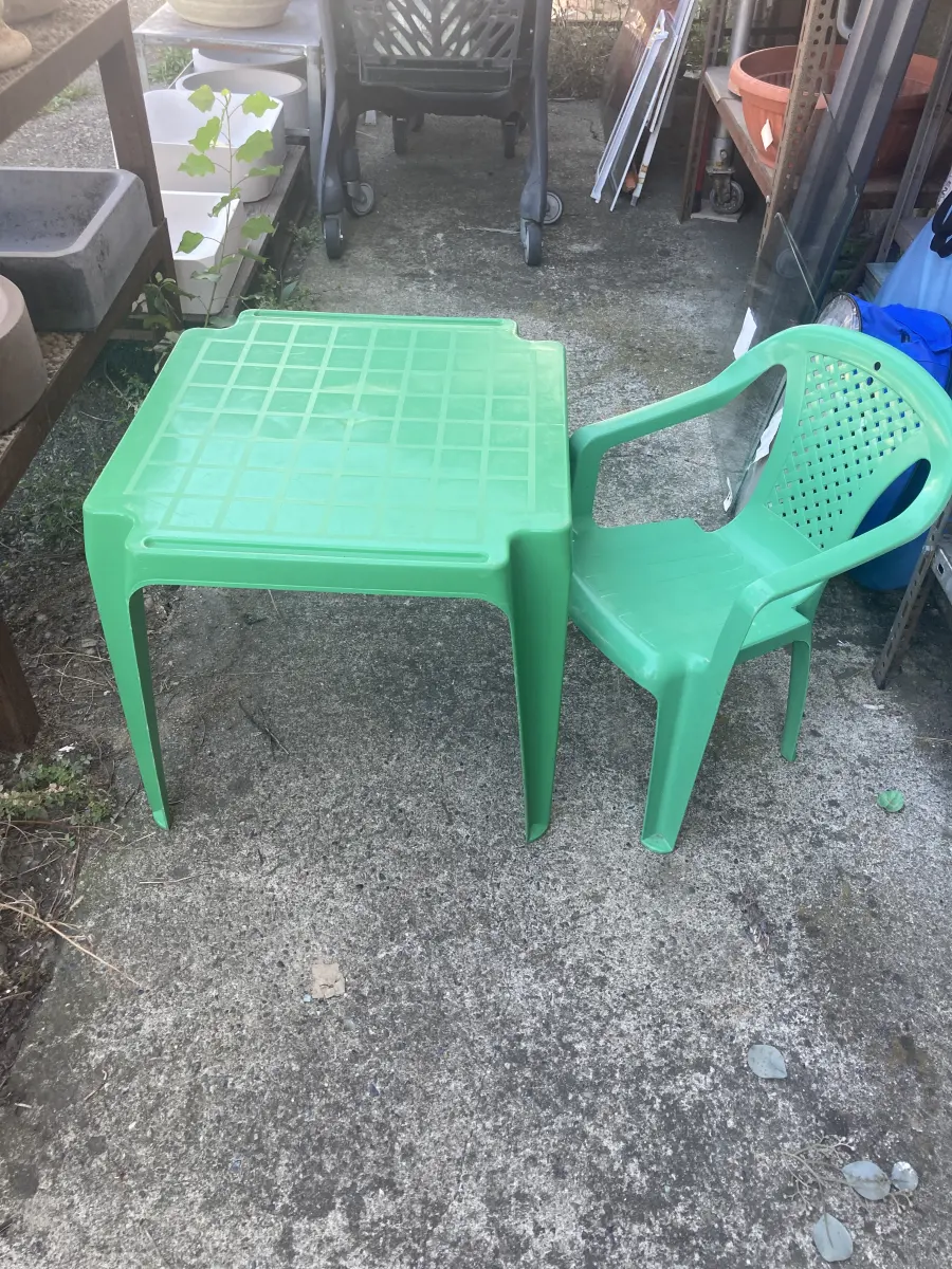 tavolino + sedia x bimbi in plast verde