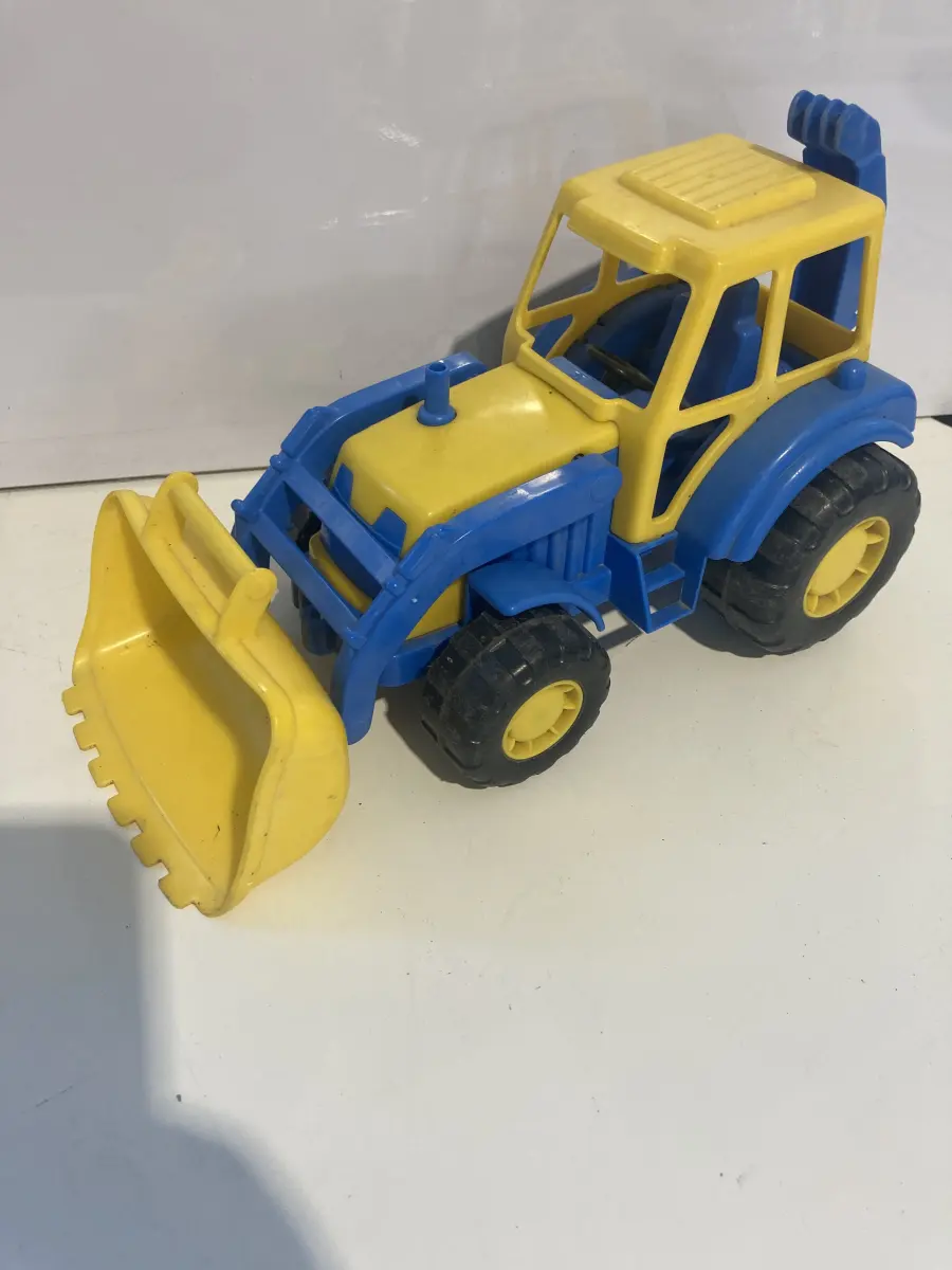 giocattolo trattore  piccolo