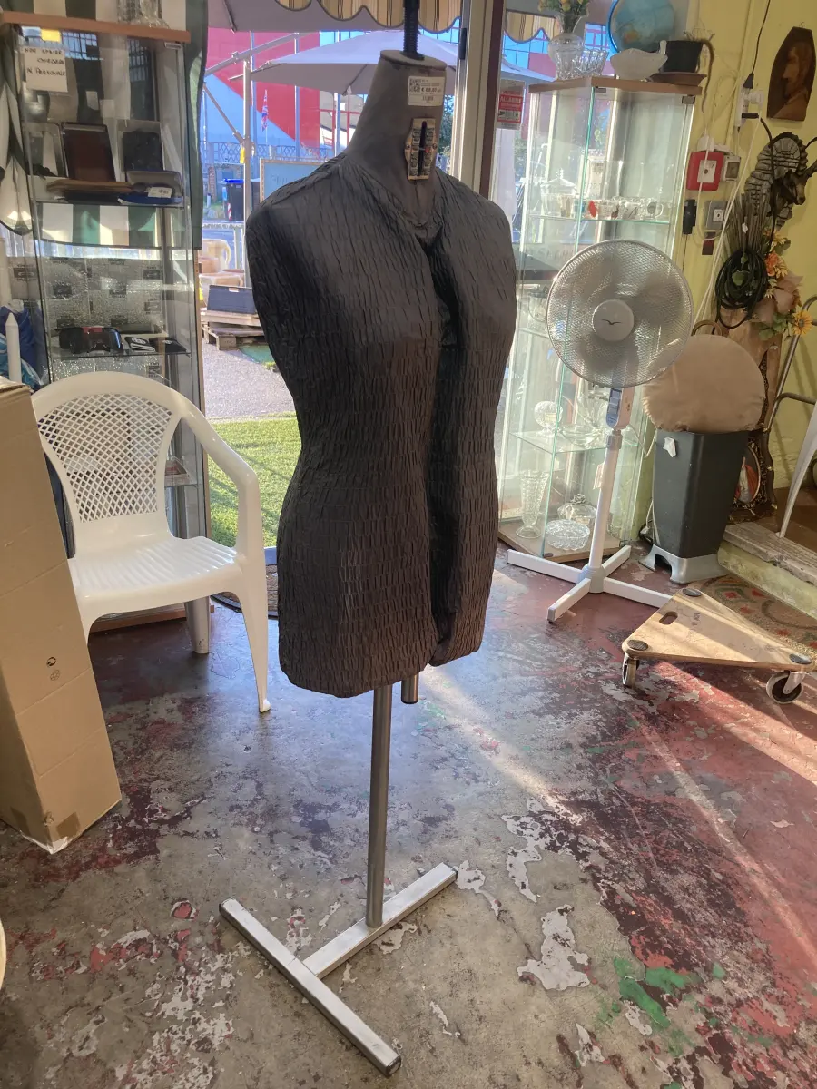 manichino  sartoriale con piedistallo