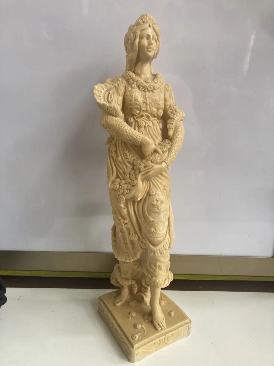statua vintage elegantedama anni70