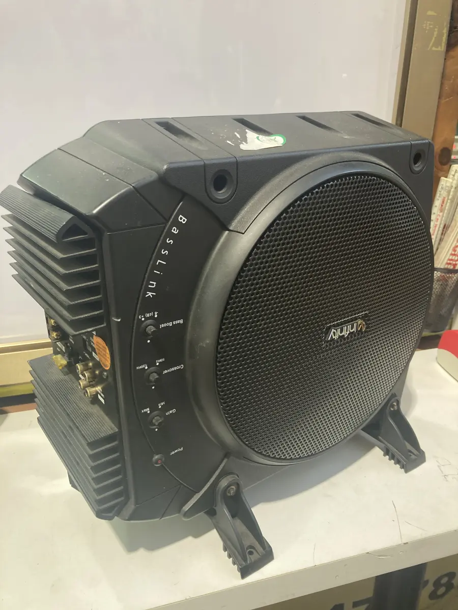 subwoofer amplificato per auto infinity