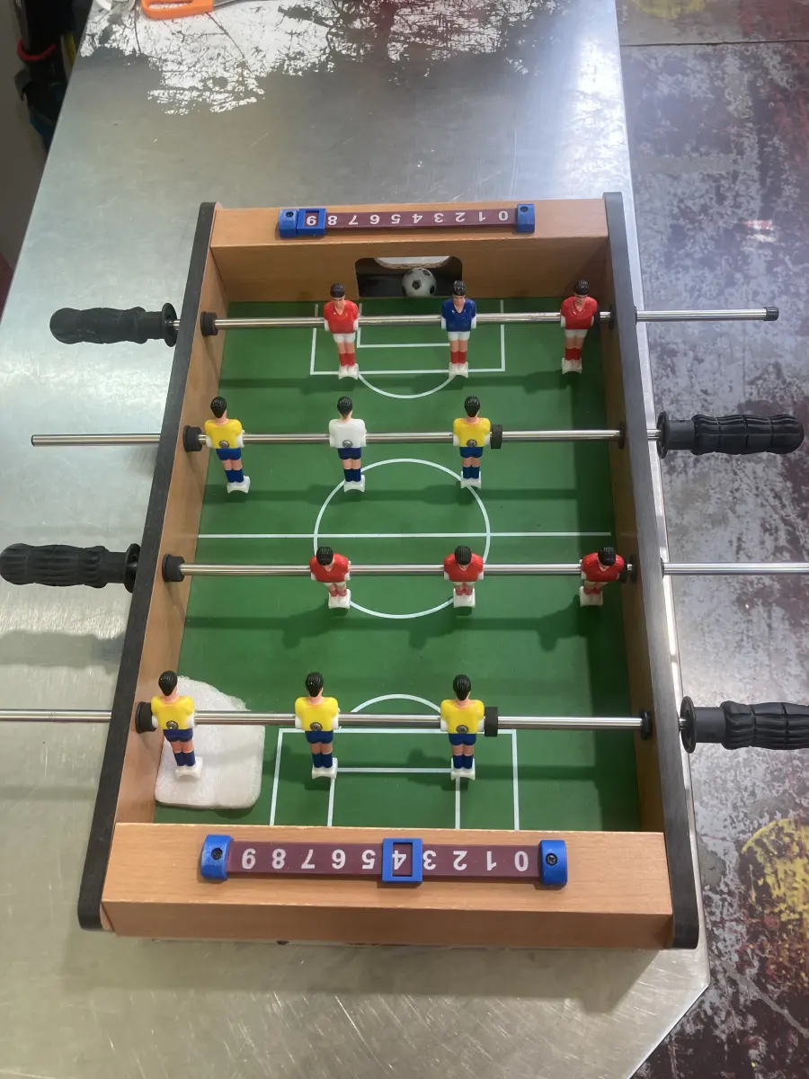 calcio balilla da tavolo in legno,