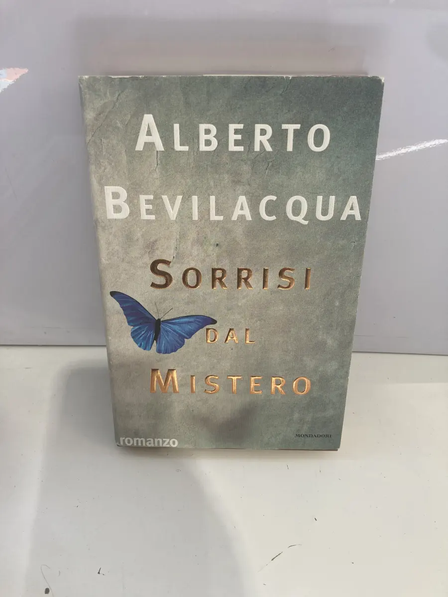 libro Sorrisi dal mistero bevilacqua