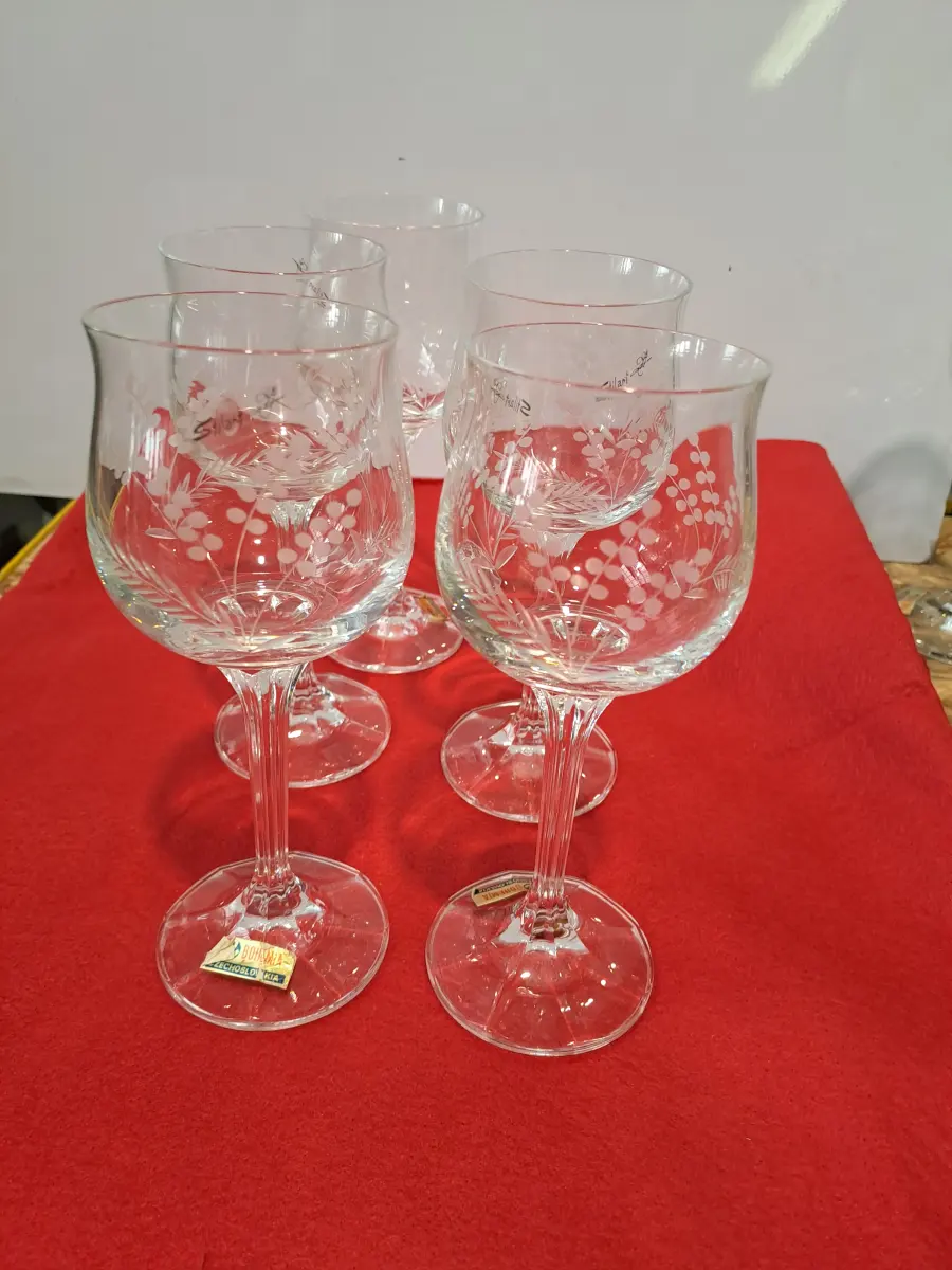 5   bicchieri a calice in cristallo x vino