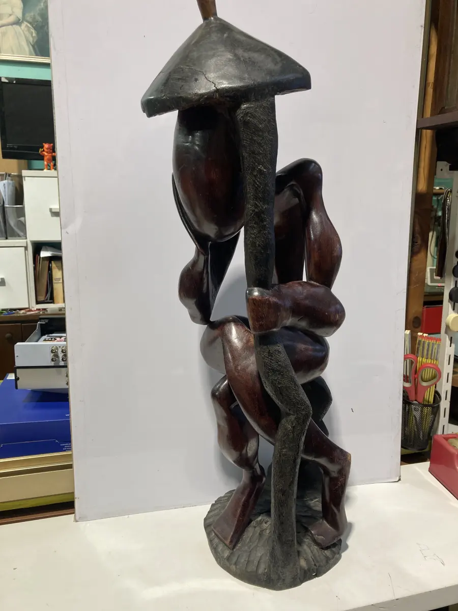 scultura donna in legno