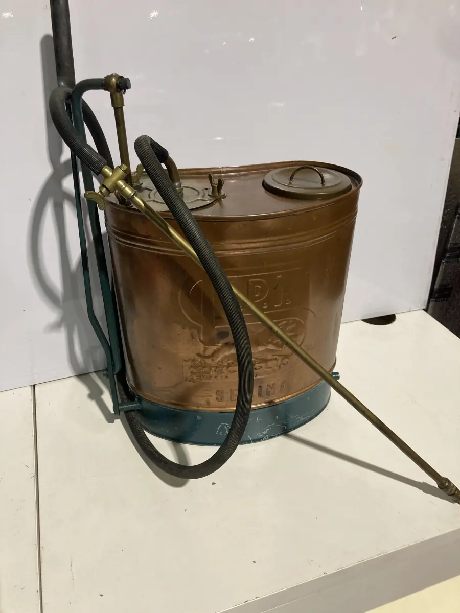 pompa x irrigazione in rame vintage