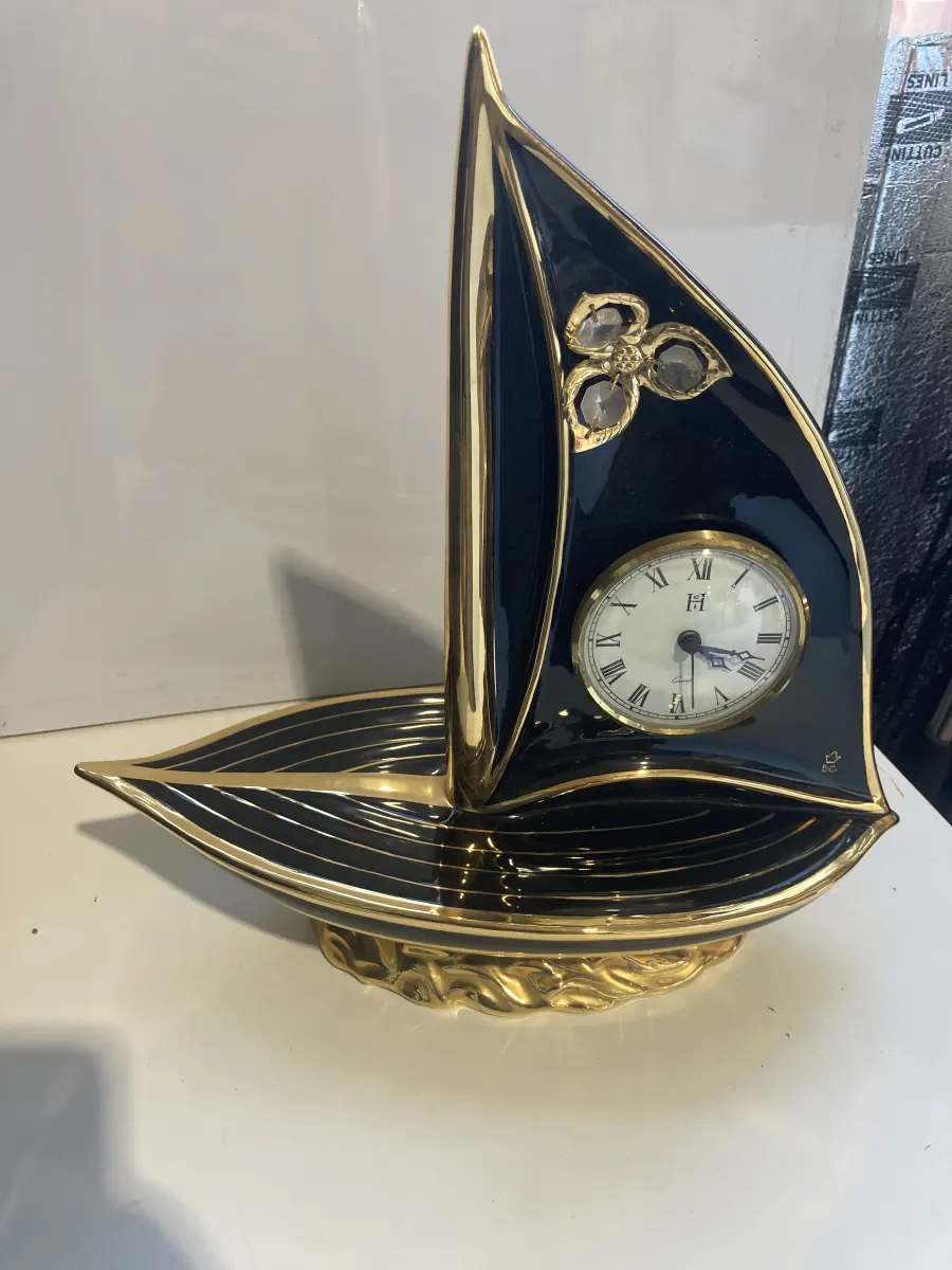 orologio a forma di barca