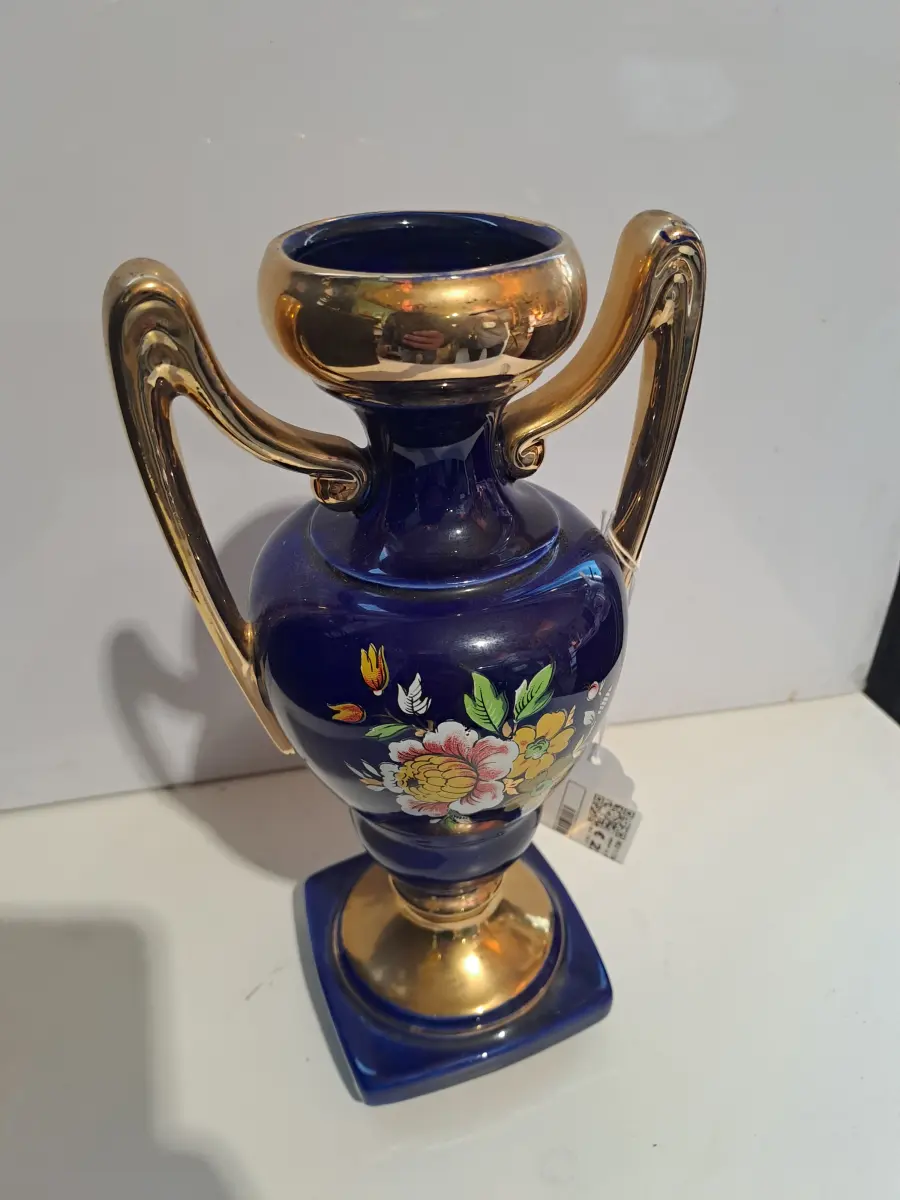 vaso  a forma di anfora