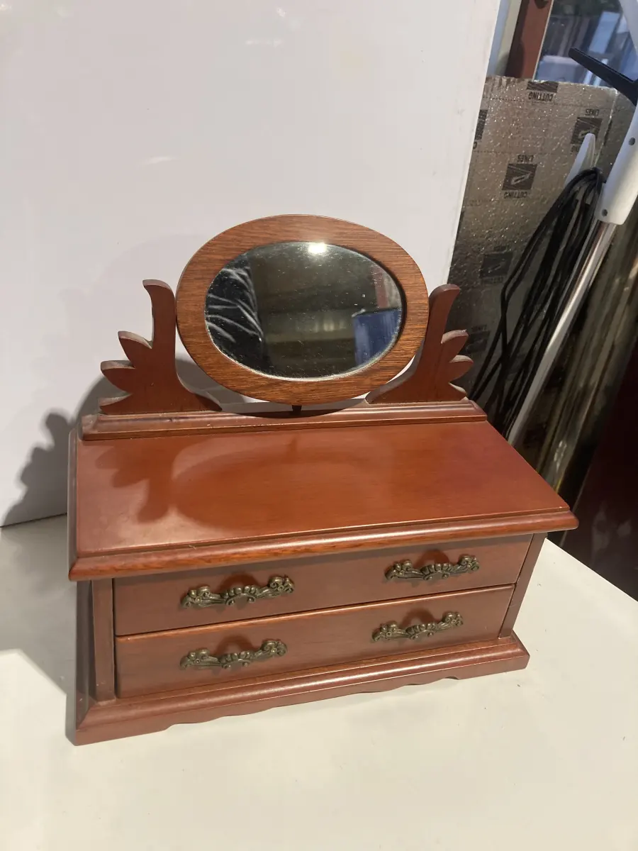 portagioie in legno vintage con carillon
